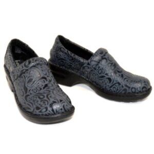 Born B.O.C. Women’s Peggy Embossed Blue Slip On Clogs - Size: 11
